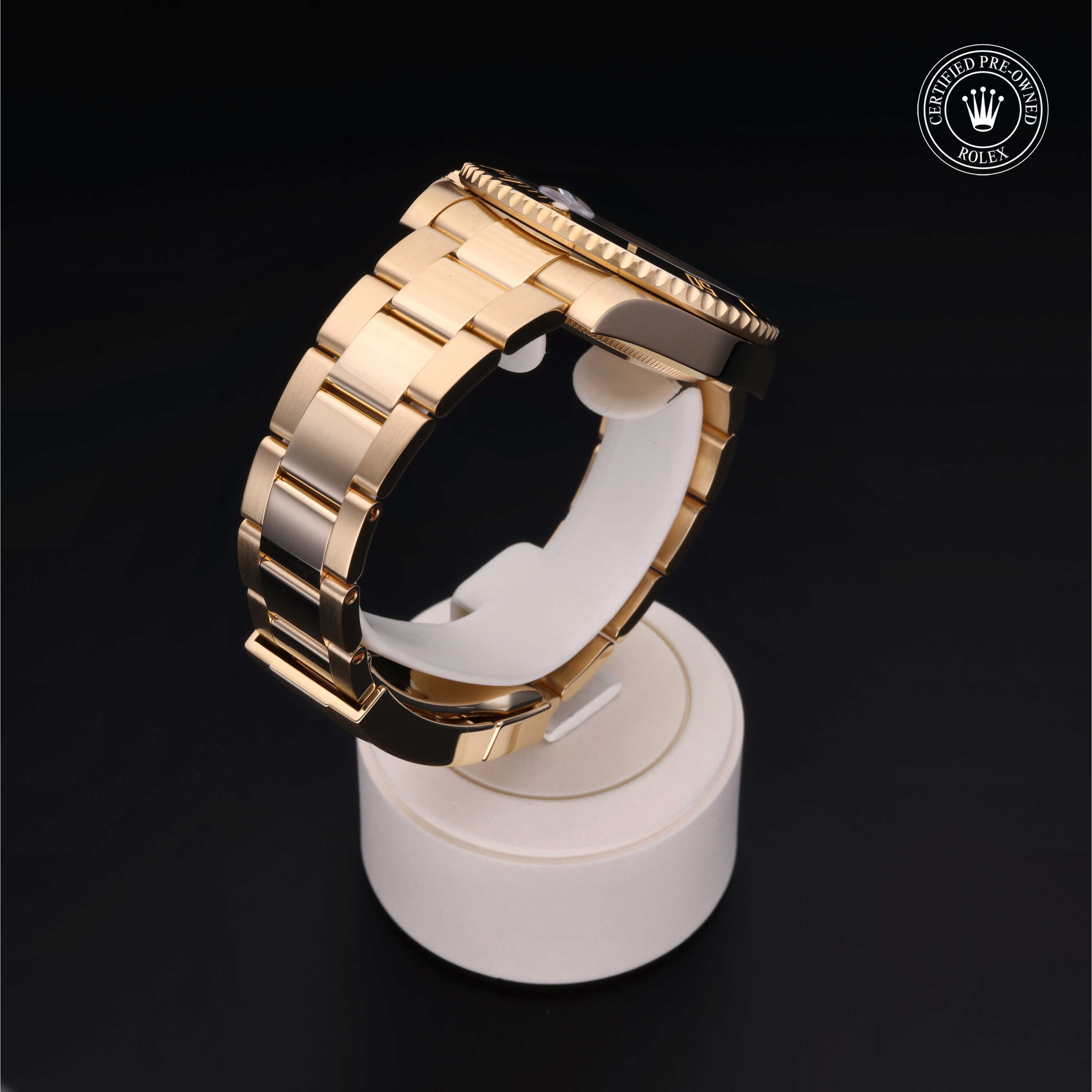 Rolex Submariner in Gold 18 Carat Yellow M116618LN-0001 at Davidson & Licht